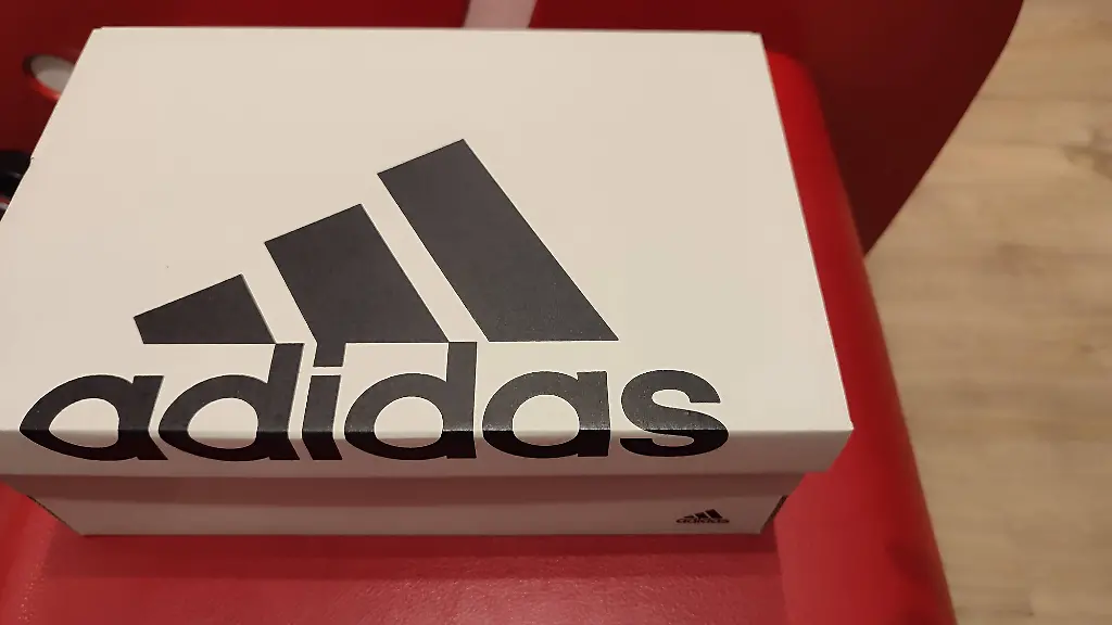 Adidas Schuhkarton